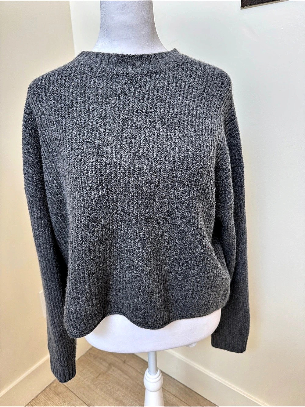 Abound Gray Knit Crewneck Sweater Size Small Like New